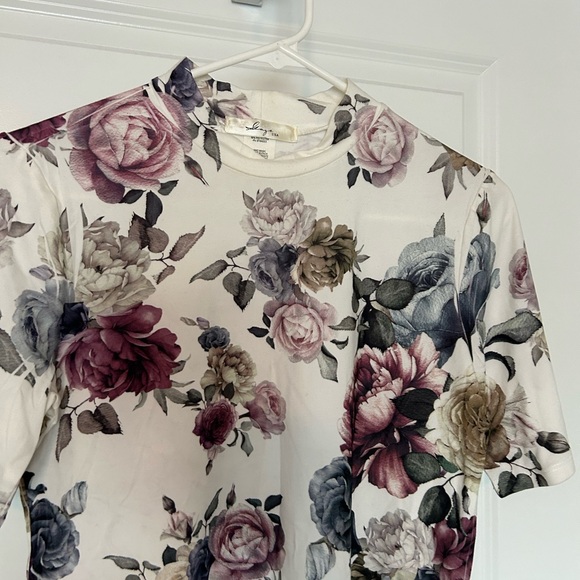 GAZE USA • Women’s Floral Short/Semi Crop Top • M • - Picture 5 of 6